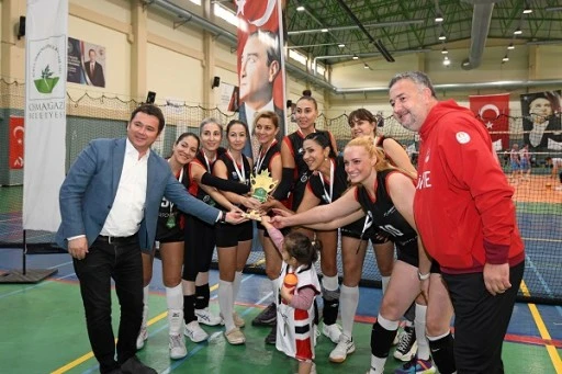 Bursa'da düzenlenen Türkiye Veteran Voleybol Turnuvası’nda şampiyonlar belli oldu