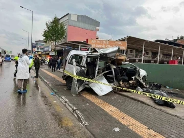 Bursa’da feci kaza: 2 ölü, 1 yaralı