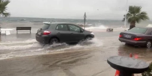 Bursa Kurşunlu'da deniz taştı