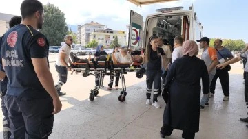 Bursa’da katliam gibi kaza: 2 ambulans kamyonet ile çarpıştı, 7 kişi yaralandı