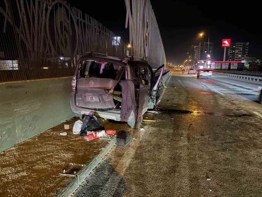 Bursa’da kontrolden çıkan otomobil bariyerlere ok gibi saplandı