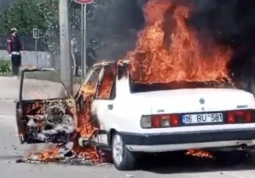 Bursa’da otomobil alevlere teslim oldu