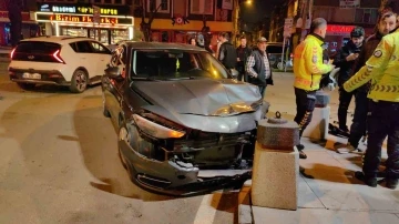 Bursa’da otomobille motosikletin çarpıştığı feci kaza kamerada