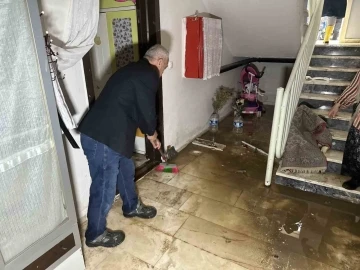 Bursa’da sağanak yağış hayatı felç etti: Evleri su bastı, yollar kapandı