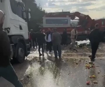 Bursa'da şehirlerarası yolu kapatan kaza!