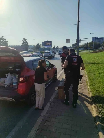 Bursa’da trafikte yavru kedi alarmı..