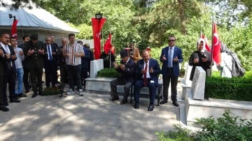 Bursa’daki şehitliklerde duygusal anma