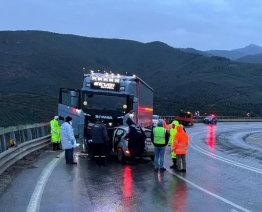 Bursa Derbent Mevkiinde feci kaza: 1 ölü 2 yaralı