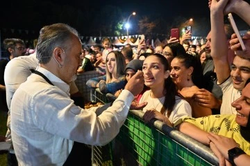 Bursa Gastronomi Festivali'nde Başkan Aktaş hazırladığı yemeği vatandaşlara ikram etti 