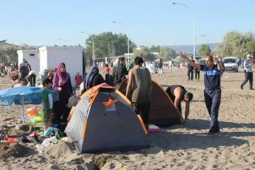 Bursa Gemlik sahillerinde kurulan çadırlar kaldırıldı 