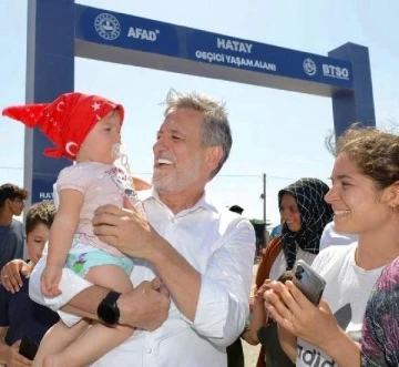 Bursa iş dünyası, Hatay’da kurulan BTSO Geçici Yaşam Alanı’nı ziyaret etti