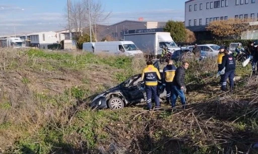 Bursa Nilüfer'de otomobil dereye uçtu: 2 yaralı! 