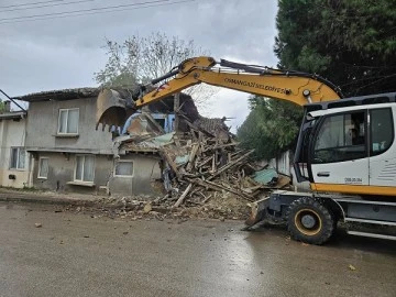 Bursa Osmangazi Belediyesi görüntü kirliliğini ortadan kaldırıyor