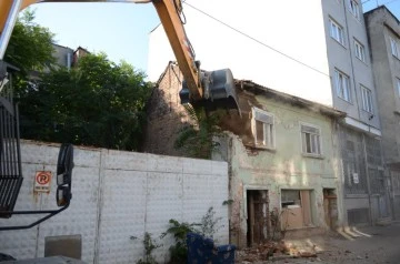 Bursa Osmangazi'de metruk binalar yıkılıyor 