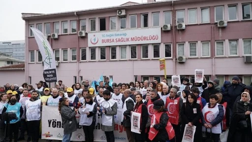 Bursa'da sağlık çalışanları düzenledikleri basın açıklamasıyla sorunlarını açıkladılar