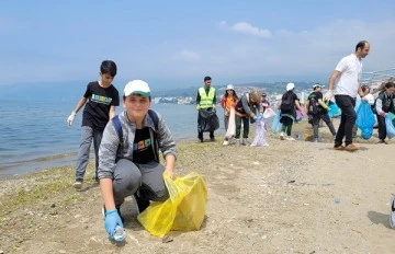 Bursa sahillerinde gönüllü temizlik 