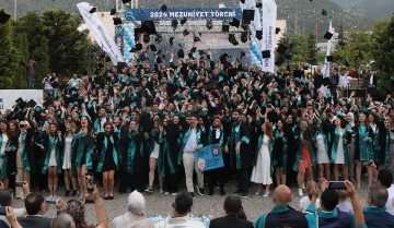 Bursa Teknik Üniversitesi 2024 mezunlarını uğurladı