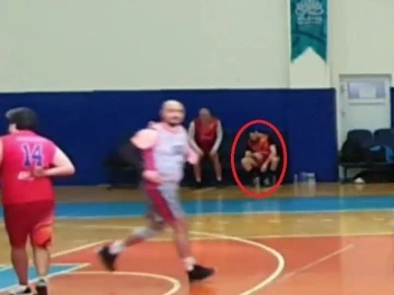 Bursa’ya turnuva için gelen eski basketbolcu fenalaşarak hayatı kaybetti
