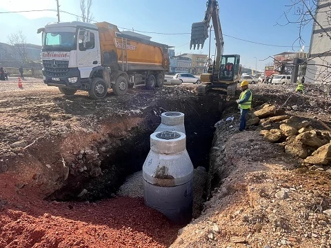 Bursa Yıldırım'da 2400 metre kanalizasyon ve yağmursuyu hattı çalışmaları