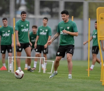 Bursaspor’da Beyoğlu Yeni Çarşı maçı hazırlıkları sürüyor