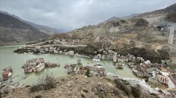 Büyük bölümü su altında kalan Yusufeli'nin eski ilçe merkezine giriş yasaklandı