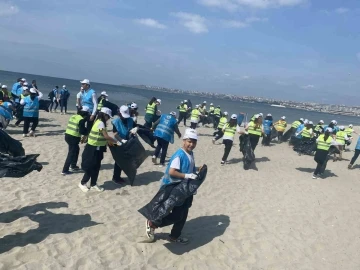 Büyükçekmece’de minik eller, Marmara Denizi için çöp topladı
