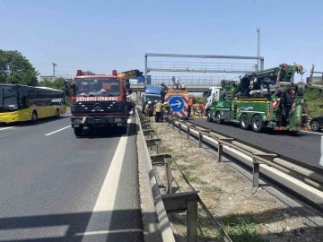 Büyükçekmece TEM’de sıkışmalı trafik kazası: 1 yaralı
