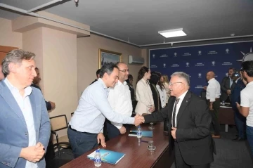 Büyükkılıç, AK Parti İl Başkanlığı Yeni Yönetimini Tebrik Etti
