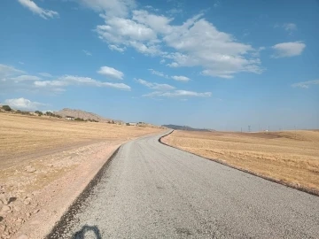 Büyükşehir Belediyesi, Hazro ilçesi Kırmataş Mahalle yolunu asfaltladı
