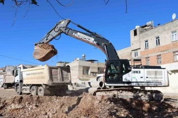 Büyükşehir Belediyesi trafiği rahatlatmaya devam ediyor
