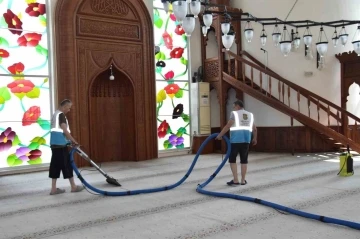 Büyükşehir’den cami ve cemevi temizliği
