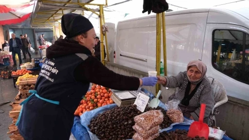 Büyükşehir’in sıcak çorba ikramı vatandaşları memnun ediyor
