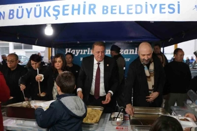 Büyükşehir’in Söke’deki iftar sofrasında yüzlerce kişi buluştu
