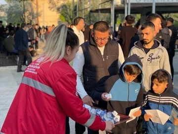 Büyükşehir, Ramazan Bayramı’nda vatandaşlarla bayramlaştı
