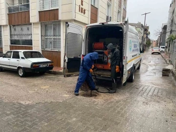 Büyükşehir ve MASKİ, 17 ilçede sağanak yağışa karşı sahada
