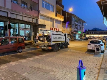 Cadde ve sokaklarda temizlik çalışması yürütülüyor
