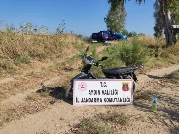 Çaldığı motosikleti parçalarken yakalandı
