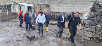 Çaldıran’da sağanak sele neden oldu
