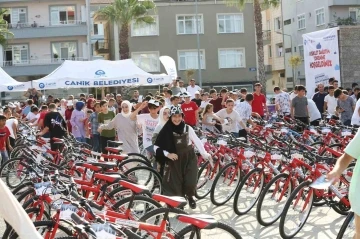 Camiye gelen ödülü kapıyor
