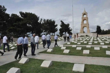 Çanakkale’de şehit düşen dedelerini unutmadılar
