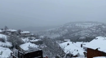 Çanakkale’de yüksek kesimler beyaza büründü
