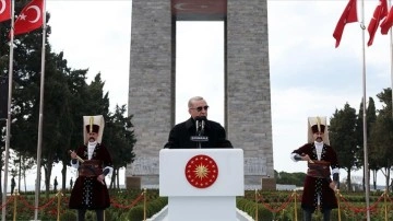 Çanakkale Deniz Zaferi'nin 108. yıl dönümünde Şehitler Abidesi'nde tören düzenlendi