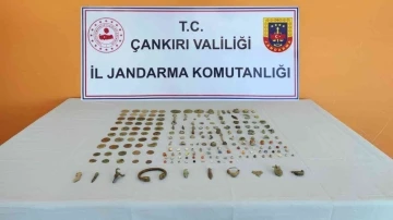 Çankırı’da durdurulan araçta 198 adet tarihi eser ele geçirildi: 2 gözaltı
