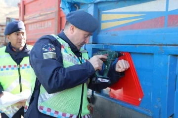 Çankırı’da kazalara karşı önlem: Römorklara reflektör takıldı
