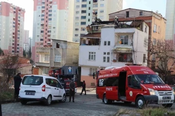 Çatı yangını korkuttu
