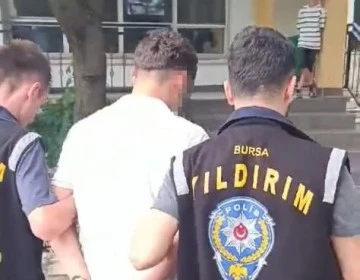 Çatıdan havaya defalarca ateş açmıştı: Çatıdan çatıya kaçarken yakalandı