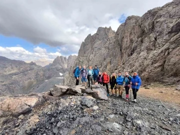 Çekya’dan gelen turistler Yüksekova’nın doğal güzelliklerine hayran kaldı
