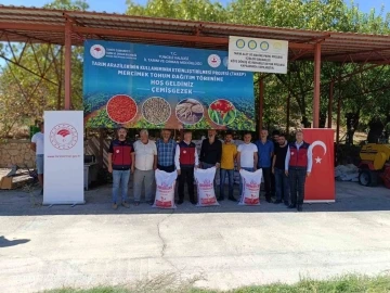 Çemişgezek’te 23 çiftçiye tohum dağıtıldı
