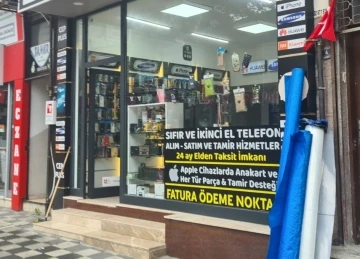 Cep telefonu dükkanından 1 milyon liralık telefon çalındı