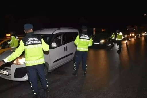 Çeşme-İzmir otoyolunda jandarma güvenliği artırdı
